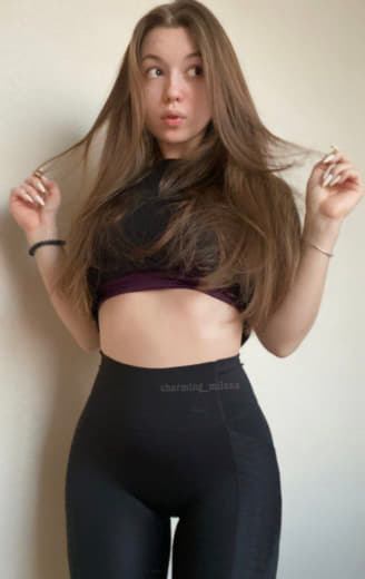 放学的小妹捆绑哥哥🖤吸吮肉棒!